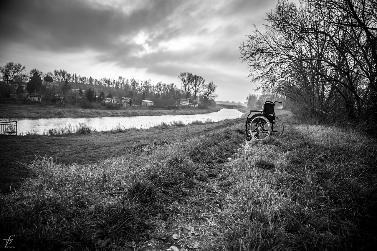 Rollstuhl und Einsamkeit